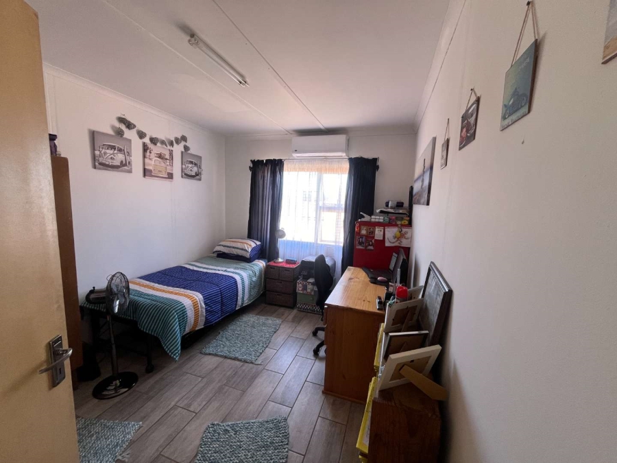 2 Bedroom Property for Sale in Kanoneiland Northern Cape